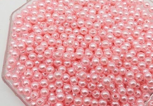 3月28日，手工活加工，手工活外發(fā)，做手工之家的純手工活外發(fā)加工項目該如何提高收入，圖為勵志珠珠繡手工繡珠剪影