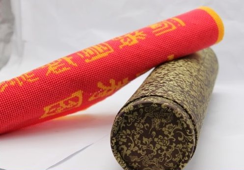 4月6日，拿回家做的手工活，沒有季節(jié)性的困擾，不受天氣的影響，珠繡串珠手工活外發(fā)加工項目很受歡迎，圖為勵志珠珠繡串珠手工產品剪影(圖3)