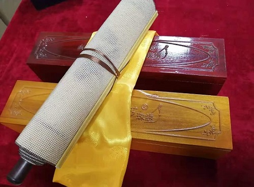 5月12日，農(nóng)村手工活加工項(xiàng)目代，帶回家做手工活，手工之家這樣做，大家自然很放心，圖為勵(lì)志珠珠繡手工產(chǎn)品多款外包裝剪影