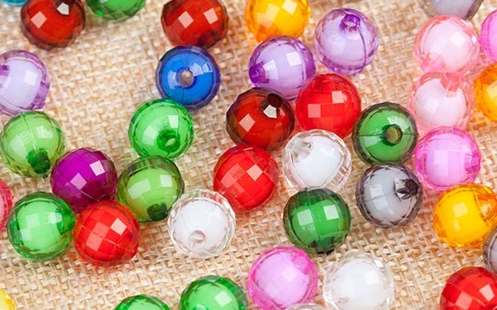 5月21日，純手工活代加工，正規(guī)純手工活外發(fā)，大家為什么都說(shuō)手工之家的珠繡串珠外發(fā)手工活好學(xué)好做？圖為珠繡立體串珠手工多色繡珠剪影 