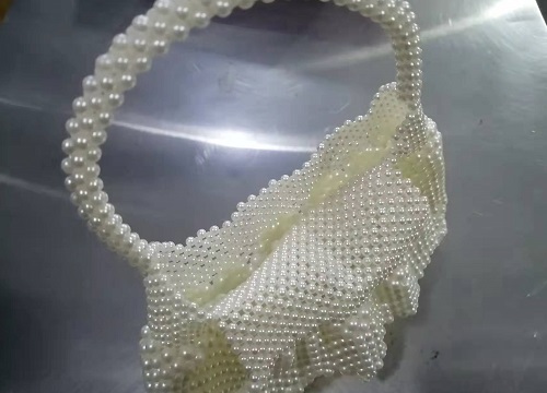 與手工之家合作，在家做串珠外放手工活，就業(yè)問題得到解決(圖1)