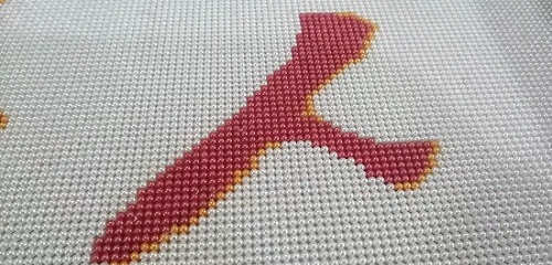 6月4日，拿回家做的手工活，在家兼職手工活，手工之家的珠繡串珠手工相互促進、良性發(fā)展，圖為勵志珠珠繡手工產(chǎn)品剪影