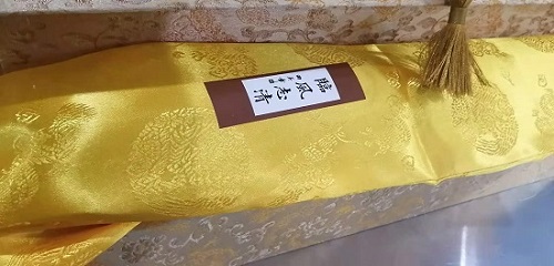 6月12日，拿回家做的手工活大批，可靠的手工活外發(fā)，不管什么合作方式，在手工之家都沒有后顧之憂，圖為勵志珠珠繡手工成品外包裝剪影