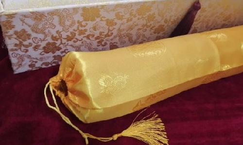 6月27日，帶回家做手工活，加工活外放的正規(guī)公司，為什么家庭婦女做手工之家的珠繡串珠手工活會成功？圖為勵志珠珠繡手工產(chǎn)品及外包裝剪影