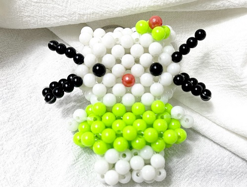 7月3日，手工活外發(fā)加工，手工活接單平臺，手工之家的珠繡串珠手工的研發(fā)、加工、銷售，一個(gè)也不能少，圖為勵(lì)志珠珠繡串珠手工產(chǎn)品剪影