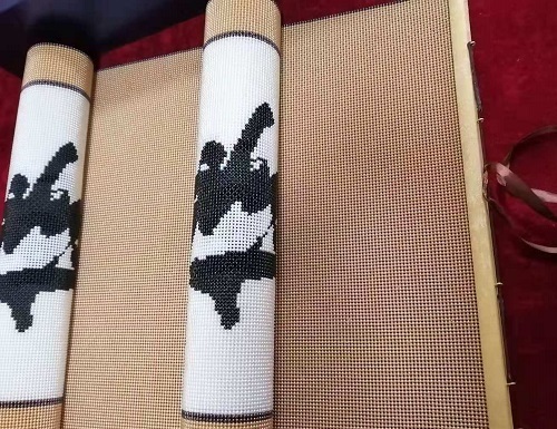 7月6日，手工活拿回家做，代加工手工活，手工之家的非遺傳統(tǒng)手工珠繡給人榮譽感、成就感，圖為勵志珠珠繡串珠手工產(chǎn)品剪影