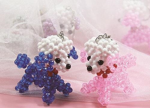7月22日， 接手工活訂單的平臺(tái)，正規(guī)純手工活外發(fā)，手工之家有兩種合作方式，都很受歡迎，圖為勵(lì)志珠珠繡串珠手工產(chǎn)品剪影