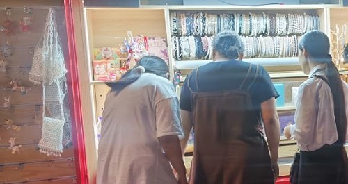 不做限制，包括加工人員在內(nèi)，大家都可以這樣掙錢--- --- 記手工之家成品銷售新平臺
