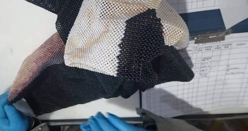 8月29日，可以在家做的手工活，純手工活外發(fā)，手工之家的服務(wù)體系是個不斷完善和升級的過程，圖為勵志珠珠繡串珠手工產(chǎn)品驗收剪影