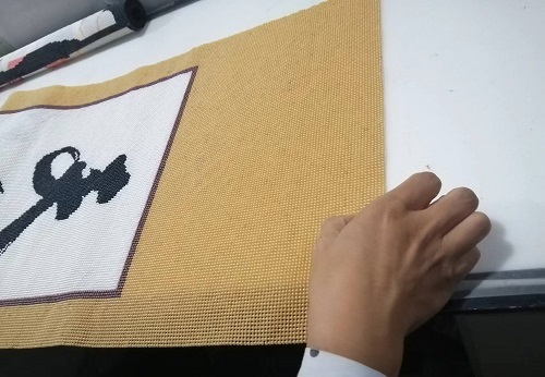 9月25日，可以帶回家做的手工活，在家做手工活掙錢，手工之家是大家居家就業(yè)創(chuàng)業(yè)的好選擇，圖為勵(lì)志珠珠繡串珠手工成品倉(cāng)庫(kù)驗(yàn)收剪影