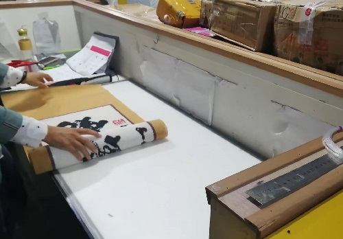 實(shí)現(xiàn)再就業(yè)，從在家做非遺勵(lì)志珠珠繡手工活開始(圖1)