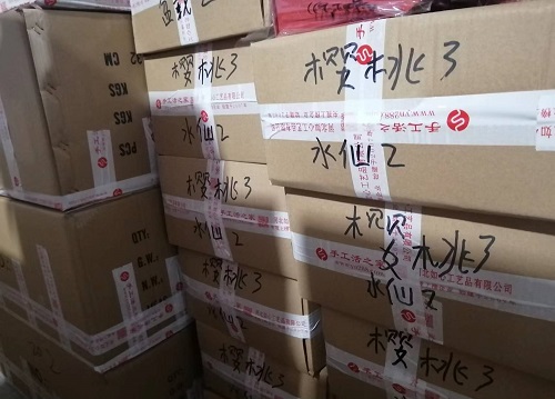9月30日，想接正規(guī)廠家的手工活，手工活外發(fā)加工項目，很多人選擇手工之家手工創(chuàng)業(yè)成功，圖為勵志珠珠繡串珠手工材料倉庫備貨剪影