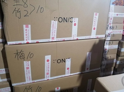 9月30日，想接正規(guī)廠家的手工活，手工活外發(fā)加工項目，很多人選擇手工之家手工創(chuàng)業(yè)成功，圖為勵志珠珠繡串珠手工材料倉庫備貨剪影