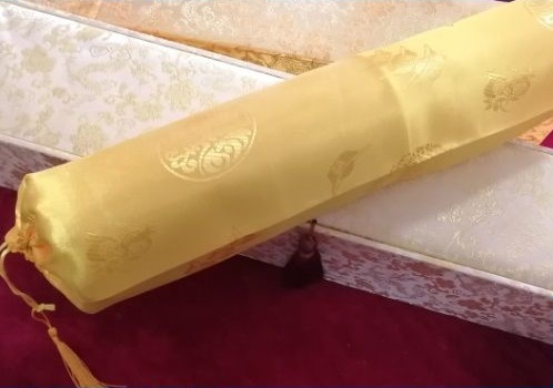 10月2日，在家做手工活掙錢，寄到家做的手工活，手工之家堅持對珠繡非遺傳統(tǒng)手工的傳承和創(chuàng)新，圖為勵志珠珠繡串珠手工產(chǎn)品及外包裝剪影