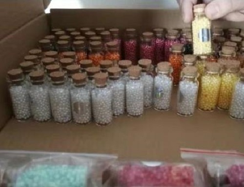 10月4日，手工兼職招聘帶回家做，手工活外發(fā)加工，積極扶持，手工之家的這個(gè)項(xiàng)目是很多人創(chuàng)業(yè)的好選擇，圖為勵(lì)志珠珠繡串珠手工材料剪影