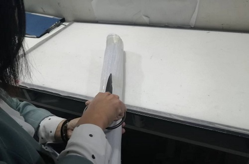 10月7日，寄到家做的手工活，正規(guī)手工活外發(fā)加工項目，在手工之家，質(zhì)量和收入是成正比的，圖為勵志珠珠繡手工成品倉庫驗貨拆除包裝剪影