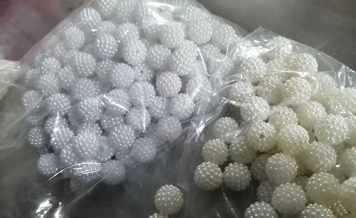 10月8日，純手工活外發(fā)加工項目，在家做手工活掙錢，通過珠繡串珠手工，手工之家讓很多人居家就業(yè)創(chuàng)業(yè)，圖為勵志珠珠繡串珠手工材料剪影