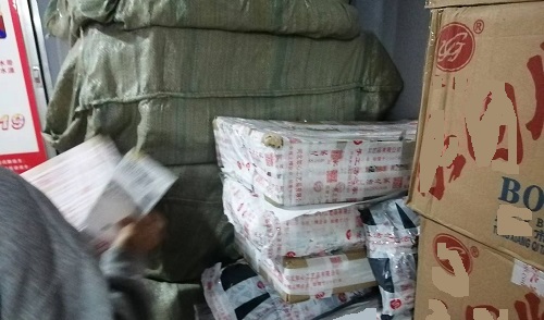 10月17日，代加工手工活，在家兼職手工活，越來越多人在手工之家做珠繡串珠手工掙錢，圖為勵(lì)志珠珠繡串珠成品倉庫剪影