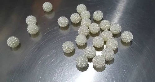 11月24日，帶回家做的手工項目，居家靈活就業(yè)的好副業(yè)，手工之家堅持事業(yè)和方向很正確，圖為勵志珠珠繡串珠手工材料剪影