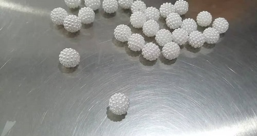 11月24日，帶回家做的手工項目，居家靈活就業(yè)的好副業(yè)，手工之家堅持事業(yè)和方向很正確，圖為勵志珠珠繡串珠手工材料剪影