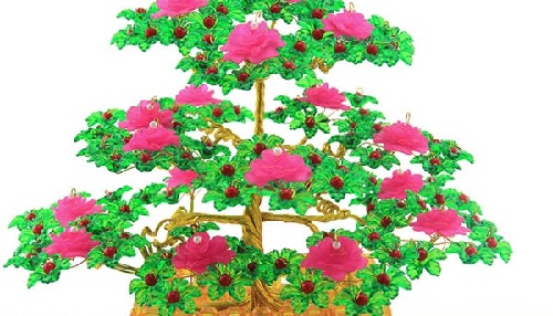 1月19日，純手工串珠項(xiàng)目，居家專兼職的好副業(yè)，靈活就業(yè)手工，手工之家堅(jiān)持對(duì)傳統(tǒng)手工文化的傳承和創(chuàng)新，圖為勵(lì)志珠珠繡串珠手工產(chǎn)品剪影