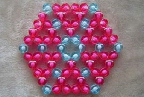 1月29日，純手工加工項目，在家做串珠手工掙錢，創(chuàng)新是手工之家企業(yè)發(fā)展的重要動力，圖為勵志珠珠繡串珠手工產(chǎn)品剪影