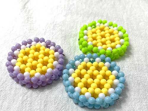 2月13日，在家做手工掙錢，靈活就業(yè)好手工項目，官方渠道了解，手工之家平臺優(yōu)勢讓人放心，圖為勵志珠珠繡串珠手工產(chǎn)品剪影
