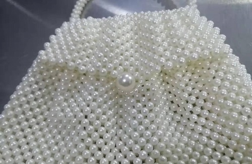 3月2日，拿回家做的手工副業(yè)，在家做手工掙錢，在手工之家做好手工項(xiàng)目需要注意的問(wèn)題，圖為勵(lì)志珠珠繡串珠手工產(chǎn)品剪影