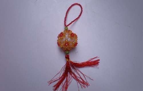 3月20日，穩(wěn)定可靠的手工副業(yè)，靈活就業(yè)做手工掙錢，在手工之家如何辦理合作，圖為勵志珠珠繡串珠手工產(chǎn)品剪影
