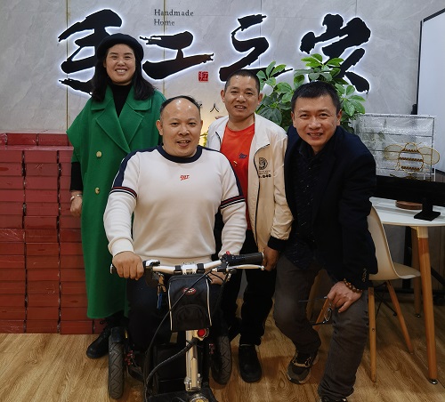 攜手搭舞臺，手工助就業(yè) —— 記長沙市溫馨助殘公益服務中心領導蒞臨手工之家