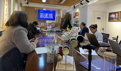 攜手搭舞臺，手工助就業(yè) —— 記長沙市溫馨助殘公益服務中心領導蒞臨手工之家