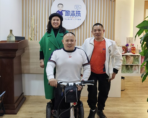 攜手搭舞臺，手工助就業(yè) —— 記長沙市溫馨助殘公益服務中心領導蒞臨手工之家