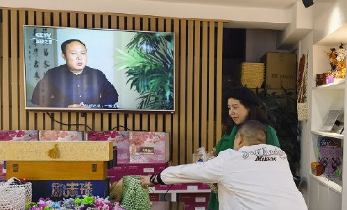 攜手搭舞臺，手工助就業(yè) —— 記長沙市溫馨助殘公益服務中心領導蒞臨手工之家