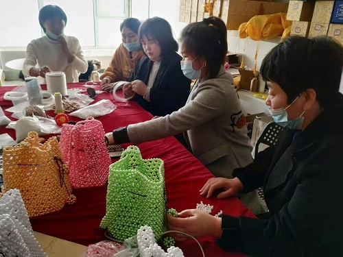 越了解、心越齊------記手工之家參加邯鄲市婦女手工業(yè)協(xié)會(huì)走近企業(yè)相關(guān)活動(dòng)