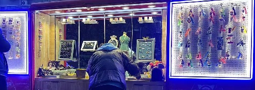 移動(dòng)潮品店，手工之家始終堅(jiān)持以消費(fèi)者和市場(chǎng)的需求為本