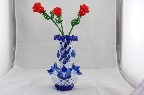 4月27日，在家里做什么可以掙錢又不用多投資，純手工項(xiàng)目受歡迎，手工之家的珠繡串珠項(xiàng)目好做在哪里，圖為勵(lì)志珠珠繡串珠手工產(chǎn)品剪影