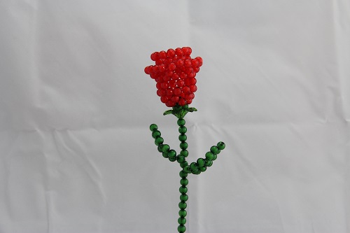 4月27日，在家里做什么可以掙錢又不用多投資，純手工項(xiàng)目受歡迎，手工之家的珠繡串珠項(xiàng)目好做在哪里，圖為勵(lì)志珠珠繡串珠手工產(chǎn)品剪影