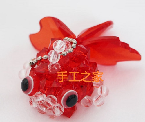 5月10日，在家兼職手工活，帶回家做的手工項(xiàng)目，在手工之家，為什么大家的收入有時(shí)差別那么大？圖為勵(lì)志珠珠繡串珠手工產(chǎn)品剪影