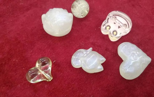 6月2日，在家里就能賺錢的工作，正規(guī)手工項(xiàng)目，靈活就業(yè)好選擇，手工之家手工事業(yè)發(fā)展離不開銷售體系，圖為勵志珠珠繡串珠手工材料剪影