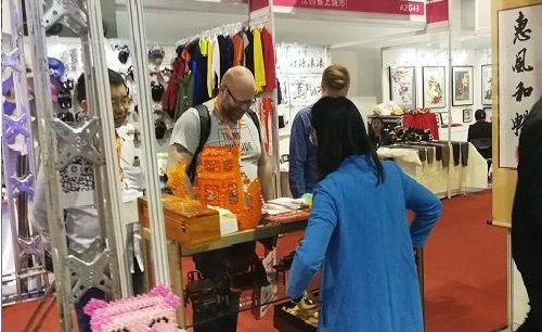 開辟國內(nèi)國際銷售新市場，手工之家一直在路上 ------ 記手工之家參加“文化出?！鄙虅?wù)洽談