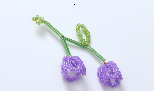 7月10日，家里干的手工活兼職，在家做的好副業(yè)，手工飾品加工廠，讓合作者有個(gè)好收入，在手工之家，1+1大于2，圖為串珠米珠繡手工產(chǎn)品剪影
