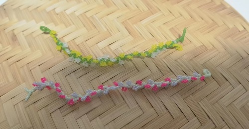 2月18日，外發(fā)手工活正規(guī)平臺(tái)，手工靈活就業(yè)創(chuàng)業(yè)，開飾品加工廠，選擇手工之家，這里有發(fā)展前景，圖為串珠米珠繡手工產(chǎn)品剪影