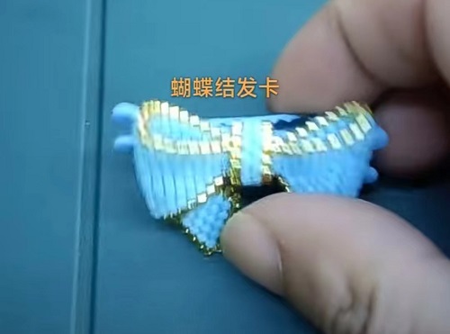 4月17日，手工活外發(fā)加工正規(guī)廠家，純手工加工串珠，開飾品加工廠，與手工之家合作，就是放心，圖為飾品類串珠純手工產(chǎn)品剪影