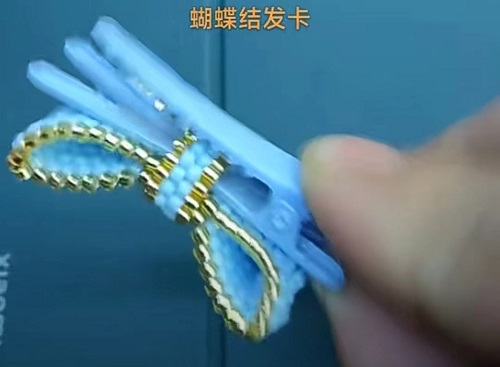 4月17日，手工活外發(fā)加工正規(guī)廠家，純手工加工串珠，開飾品加工廠，與手工之家合作，就是放心，圖為飾品類串珠純手工產(chǎn)品剪影