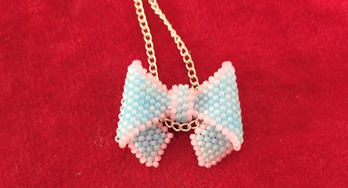 5月30日，手工活兼職可帶回家，開手工飾品加工廠，手工活接單平臺(tái)，在手工之家，合作不同收入不同，圖為串珠米珠繡純手工產(chǎn)品剪影