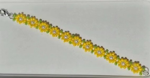 7月13日，靠譜手工兼職平臺(tái)，在家兼職正規(guī)的日結(jié)手工有沒有，開手工加工廠，與手工之家合作，這幾點(diǎn)做得好，收入自然就好，圖為串珠米珠繡純手工產(chǎn)品剪影