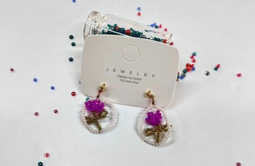 9月2日，在家兼職平臺正規(guī)的日結(jié)，做手工傳承官，靈活就業(yè)創(chuàng)業(yè)，在手工之家，長期合作、多掙錢就要這樣做，圖為串珠米珠繡純手工產(chǎn)品剪影