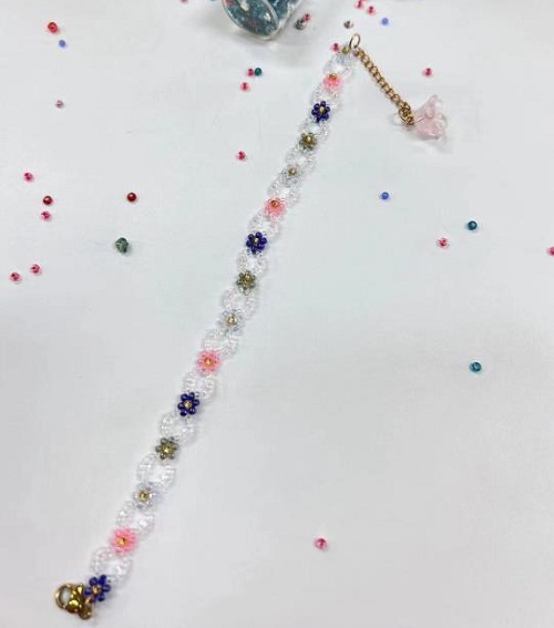 9月5日，手工活從哪里找廠家，想接正規(guī)廠家的手工項目，做手工傳承官，與手工之家合作，找到這里的方式有很多種，圖為串珠米珠繡純手工產(chǎn)品剪影
