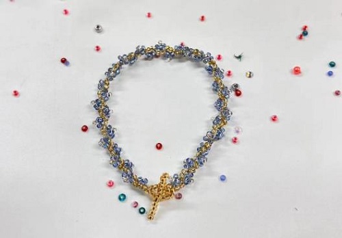 9月25日，在家就能賺錢的工作，兼職手工在家可做，輕資產(chǎn)創(chuàng)業(yè)的手工，做手工傳承官，在手工之家，堅(jiān)守和實(shí)事求是地創(chuàng)新，成就純手工事業(yè)，圖為串珠米珠繡手工材料剪影