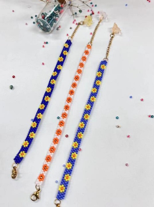 10月6日，手工兼職創(chuàng)業(yè)在家做是真的，微創(chuàng)業(yè)做手工傳承官，在家做的好手工，信任來(lái)自了解，手工之家與大家一起努力發(fā)展，圖為串珠米珠繡純手工產(chǎn)品剪影